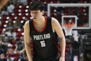 NBA官方：杨瀚森在自己的夏季联赛首秀中展现出全能的技术